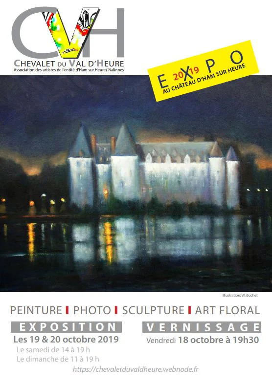Affiche de l'exposition 2019, un château illuminé la nuit, reflété dans l'eau.