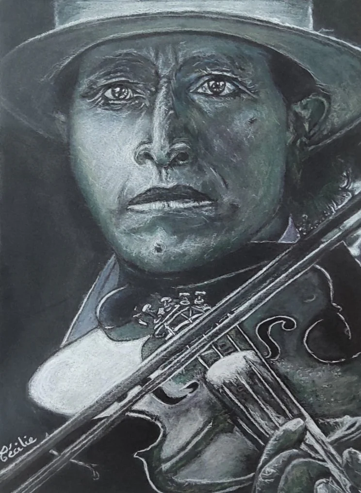 Portrait d'un violoniste coiffé d'un chapeau, en noir et blanc.