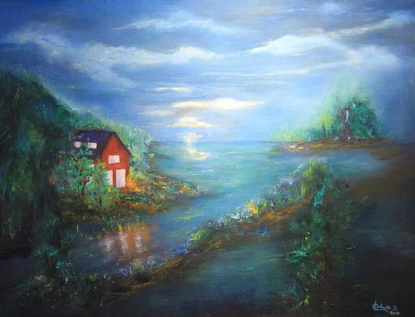 Paysage bleuté au crépuscule, une maison éclairée au bord de l'eau.