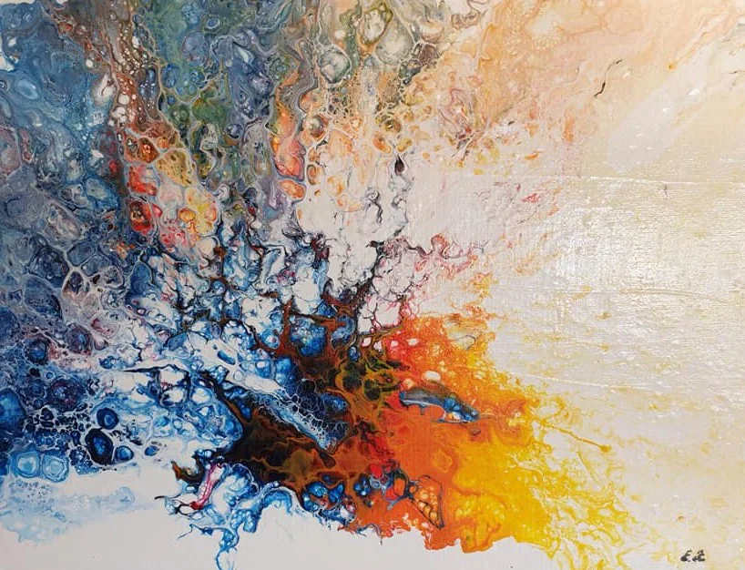 Une explosion de couleurs, bleus, orangés et blancs.