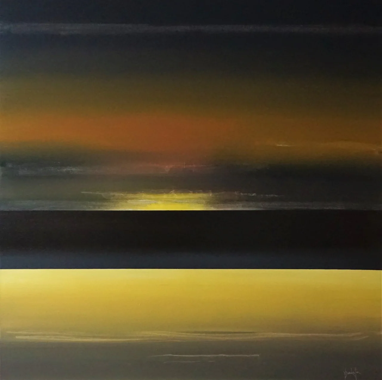 Des bandes de nuit traversées d'une lumière jaune.