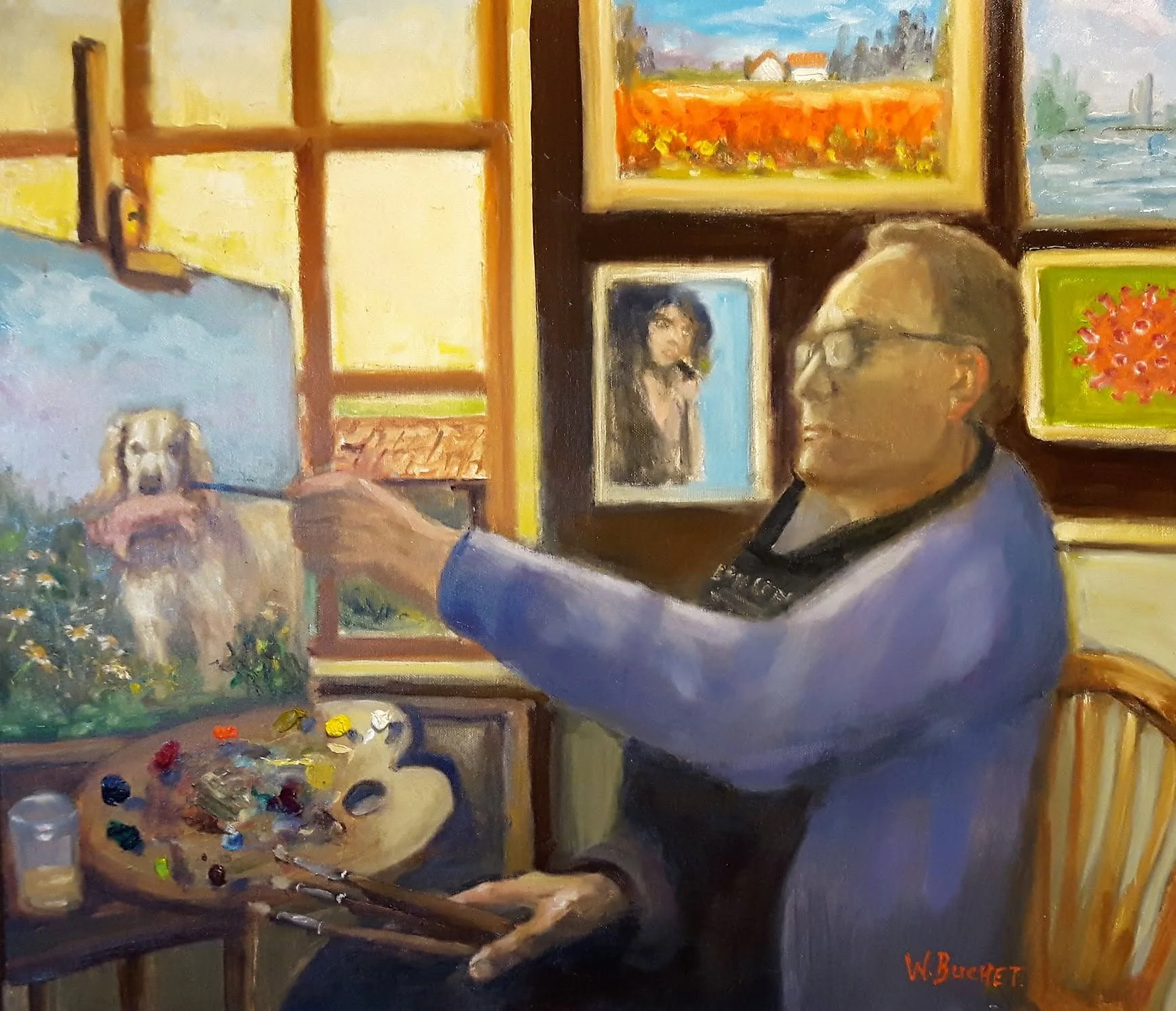 Un peintre à son chevalet, palette en main, dans un atelier aux murs couverts de tableaux.